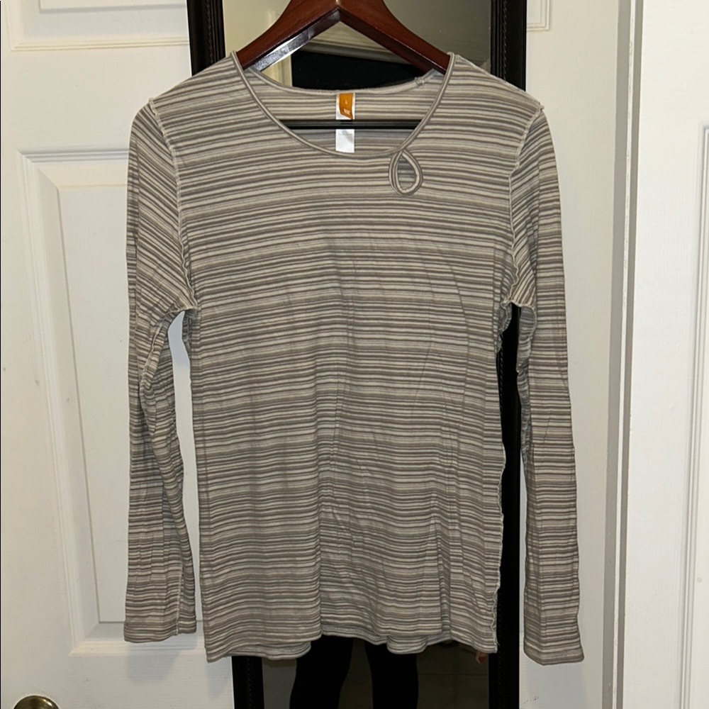 Lucy wool blend light weight jersey soft inside out seams keyhole shirt EUC